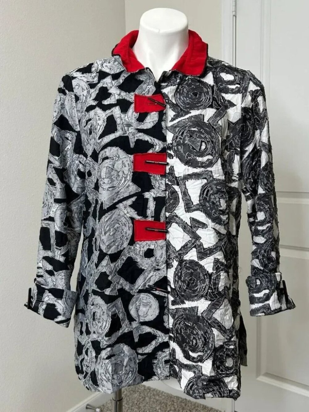 Ali Miles Large Lagenlook Geometric Toggle Button Jacket Black White Red Artsy